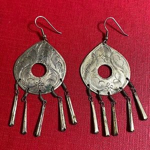 🖤VTG💕Silvertone metal earrings